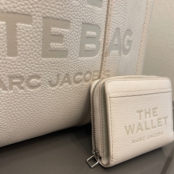 Marc Jacobs The Medium Leather Tote Bag With Wallet Set - Picture 5 of 15